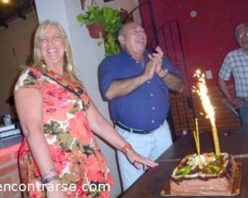 9732 60 Nuestra querida BIONDINAA y  ARMANDO, también festejan sus cumples en El Club de Los viernes