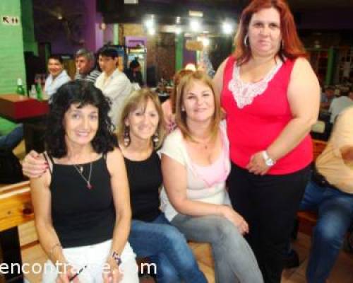 9814 1 EN EL OESTE LOS VIERNES JUGAMOS BOWLING Y POOL