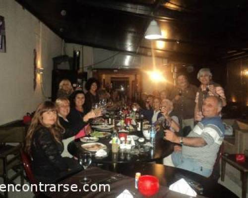 10039 3 NOS REUNIMOS PARA CHARLAR, COMER, CELEBRAR LOS CUMPLES Y BRINDAR!!! Ciudad