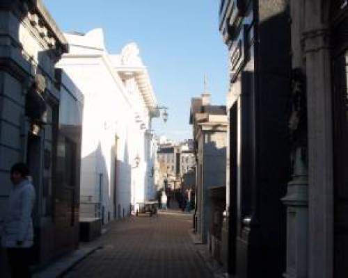 10053 14 CEMENTERIO DE LA RECOLETA POR LA JONES