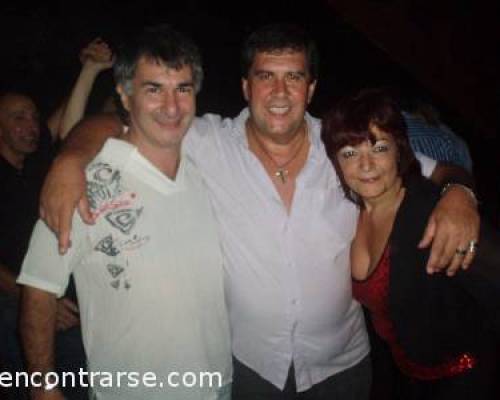 EMANUEL GRACIAS COMO SIEMPRE POR TUS PALABRAS HACIA MI PERSONA....ESPERO QUE LA HAYAN PASADO LINDO !!!! VOS TAMBIEN BEATRIZZZ UNA GROSA DE VERDAD !!!! :Encuentro Grupal VOLVEMOS A DEL PRADO-a cenar a bailar, seguir conociéndonos y festejar los cumples de nuestros amigos LAQUESOY - ALFREDO_SEGURA.-GISEE
