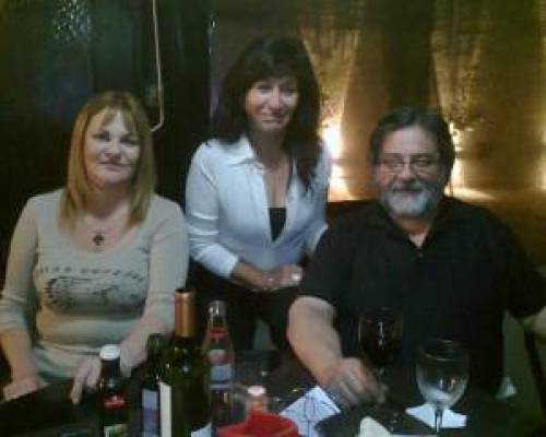 10145 4 NOS REUNIMOS PARA CHARLAR, COMER, CELEBRAR LOS CUMPLES Y BRINDAR!!!