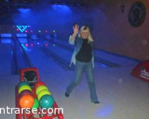 10452 10 EN EL OESTE LOS VIERNES JUGAMOS BOWLING Y POOL PERO NUEVAMENTE EN PLENO FLORES. (REPITIENDO EXITOS ANTERIORes)
