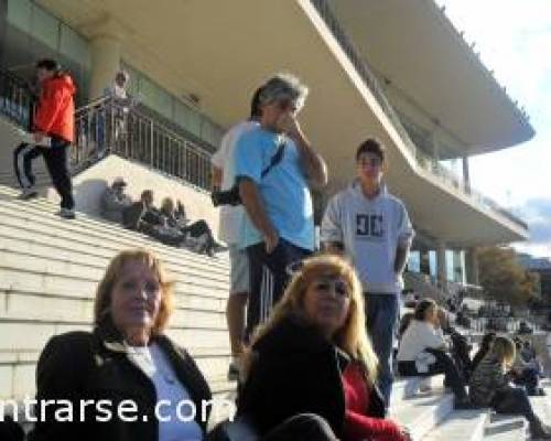 10529 12 LA GENTE DEL OESTE SE VA AL HIPODROMO DE PALERMO.