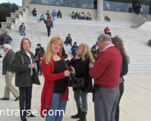 10529 3 LA GENTE DEL OESTE SE VA AL HIPODROMO DE PALERMO.