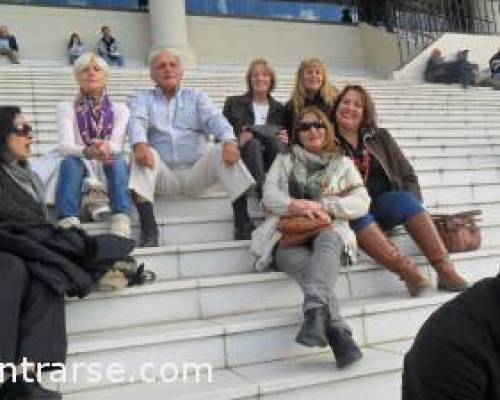 10529 7 LA GENTE DEL OESTE SE VA AL HIPODROMO DE PALERMO.