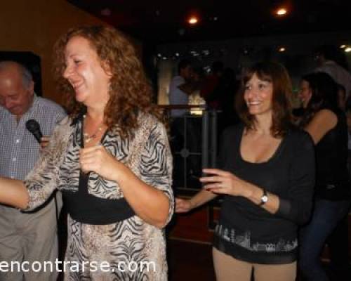 mmmm..dos lindas Patty y Dorox :Encuentro Grupal SALSA Y KARAOKE PARA TODOS !!! EN LA CALLE QUE NUNCA DUERME