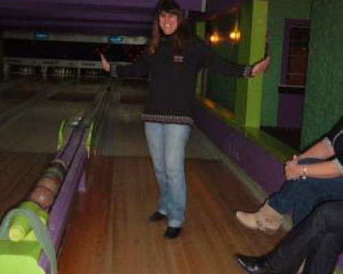 10639 4 La gente del oeste los viernes invitan a jugar Bowling en Ramos Mejia 