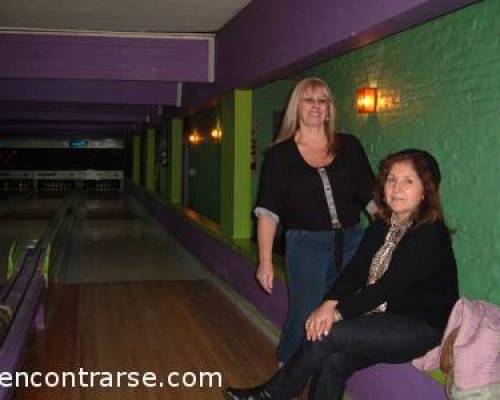 10639 5 La gente del oeste los viernes invitan a jugar Bowling en Ramos Mejia 