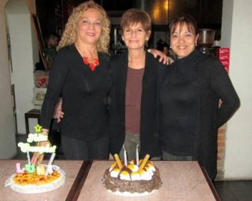 10651 21 CURIOSA, MARIJU y LUNITA-DE-ABRIL, tambièn festejan sus cumples en el Club de Los