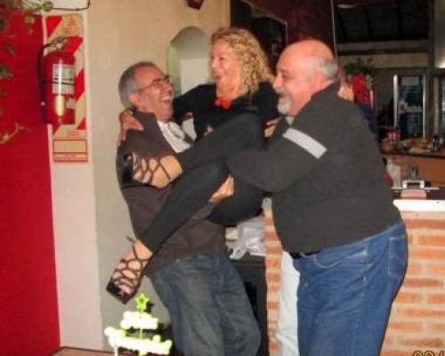 10651 32 CURIOSA, MARIJU y LUNITA-DE-ABRIL, tambièn festejan sus cumples en el Club de Los