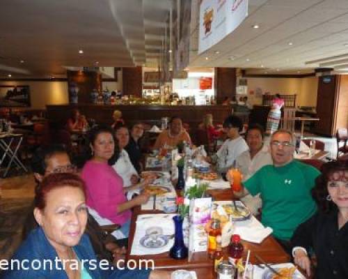Encuentros Grupales (07/07/2013) :   Almorcemos domingo al mediodía, charlando y haciendo amigos.