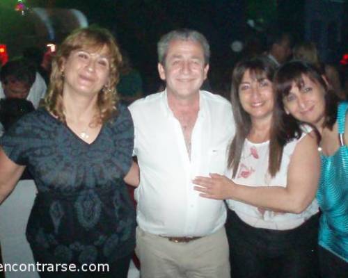 11038 24 FESTEJEMOS LA LLEGADA DEL DIA DE LA MADRE COMO SIEMPRE BAILANDO EN DEL PRADO !!!!!!