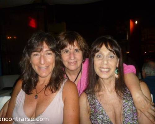 Muy linda foto !!!! Un señor me escribió preguntándome por una de estas tres hermosas damas !!! ja ! ja !  :Encuentro Grupal FESTIN EN CINCUENTA NOVENTA Palermo Soho con LA JONES 