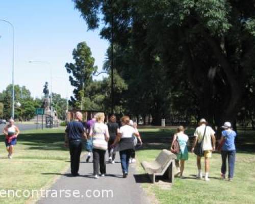 9875 3 En febrero nos quedamos caminando en el rioba