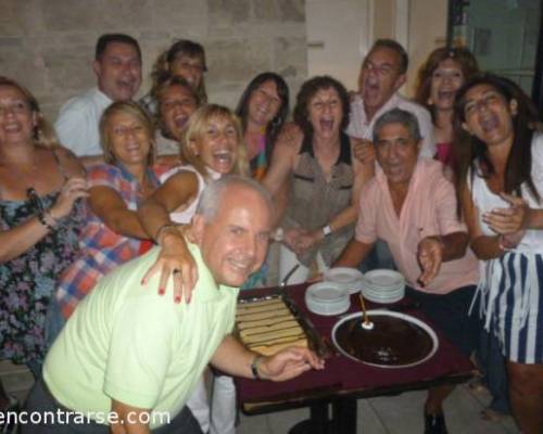 Muy buena foto! estan todos geniales, besos :Encuentro Grupal LA TERTULIA DE LOS JUEVES EN DEVOTO EN QUATTRO MORI-(QM) 