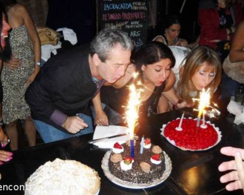 Uau cuántos deseos al soplar las velas . qué lindo . :Encuentro Grupal !!VOLVEMOS A CATALEJO!! FESTEJA SU CUMPLE BETO Y FESTEJAMOS EL DÌA DE LA MUJER...