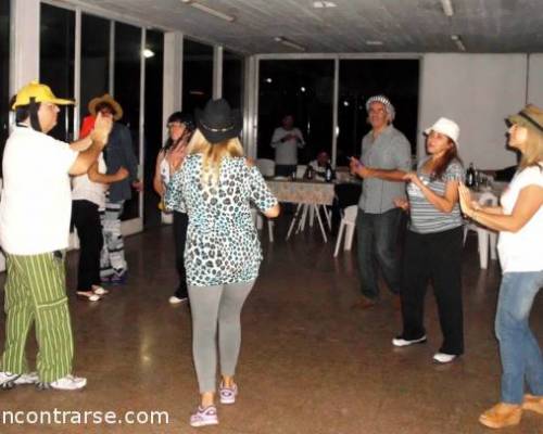 11858 11 FIESTA DEL SOMBRERO DANCING Y PIZZA LIBRE