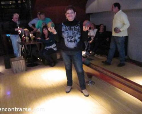 11976 56 JUGAMOS  AL BOWLING ENTRE AMIGOS!!!!!