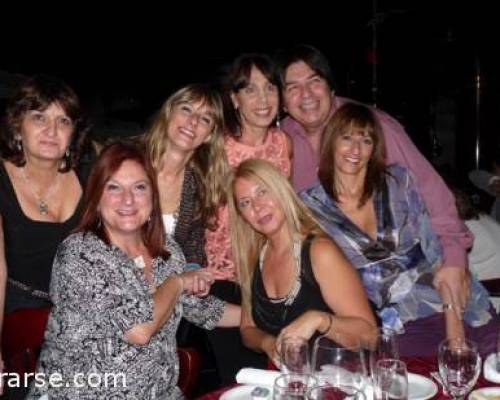 Son todos muy divertidos! :Encuentro Grupal LAS OLAS Grill en VIERNES