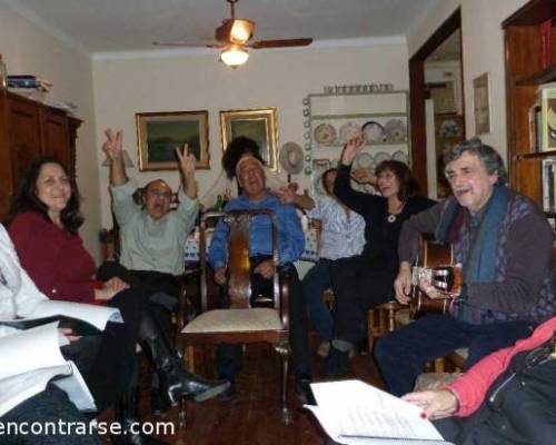 12198 19 GUISO DE LENTEJAS Y GUITARREADA EN LO DE MAJO