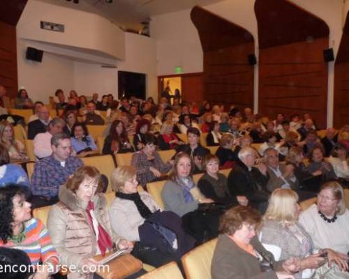 Teatro a pleno . Muy bueno :Encuentro Grupal LA TRAVIATA de Verdi en VICENTE LOPEZ