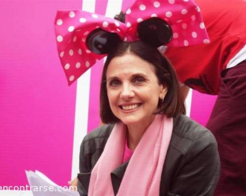 Silvina también se copo con nuestros moños :Encuentro Grupal 10º Caminata Avón - Contra el cancer de mama