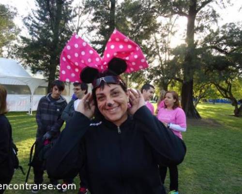 La costurera responsable de los hermosos moños. Gracias!!! :Encuentro Grupal 10º Caminata Avón - Contra el cancer de mama