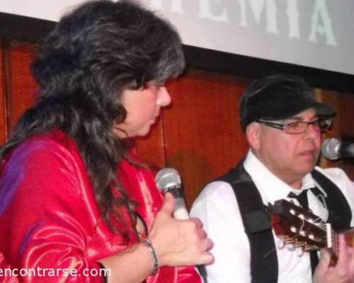 12607 5 MI AMIGA ADRIANA CUMPLE AÑOS Y LO FESTEJA CANTANDO