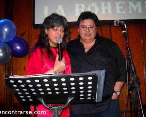 12607 9 MI AMIGA ADRIANA CUMPLE AÑOS Y LO FESTEJA CANTANDO