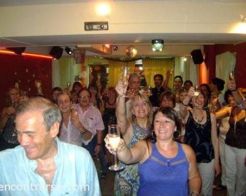 El brindis! gracias a todos!!!!! :Encuentro Grupal DESPEDIMOS EL 2014 CON CENA SHOW DE JAZZ Y BAILE!!!