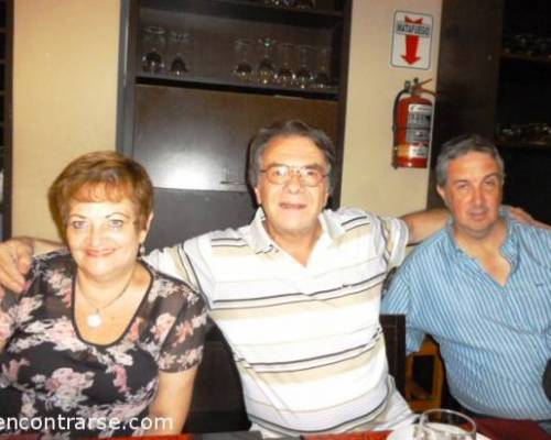 Junto al Cumpleañero !!!! Bien ahi !!! :Encuentro Grupal LA TERTULIA DE LOS JUEVES EN DEVOTO EN QUATTRO MORI-(QM) ESPECIAL CUMPLIMOS DOS AÑOS EN DEVOTO