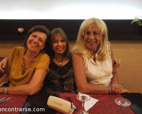 Las 3 Marias....Rosas....jajajajaj :Encuentro Grupal LA TERTULIA DE LOS JUEVES EN DEVOTO EN QUATTRO MORI-(QM) ESPECIAL CUMPLIMOS DOS AÑOS EN DEVOTO