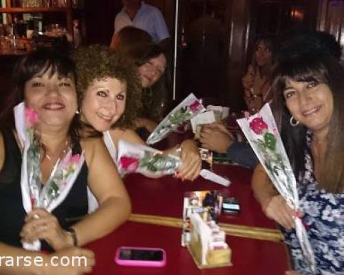 Lleno de flores y además.... las rosas !! :Encuentro Grupal ULTIMO MOMENTO FESTEJAMOS EL CUMPLEAÑOS DE "CARLOS CAPLÓ" Y DEL DUO "LOS BOHEMIOS"