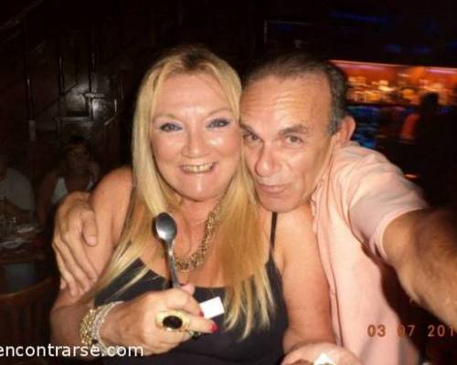 Pablo y Ester . Ester con la cuchara en la mano y Pablo no la dejaba .............jajajajajaj :Encuentro Grupal BETSVOICE, DON EMILIO FESTEJA SU CUMPLEAÑOS Y A TODO RITMO