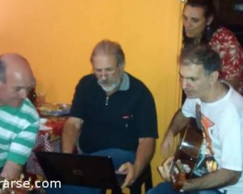 Pido disculpaa, fui e hice lo que pude...muy bien por la gente, muy prendida!!! :Encuentro Grupal Guitarreada ambulante...esta vez, en lo de Ana