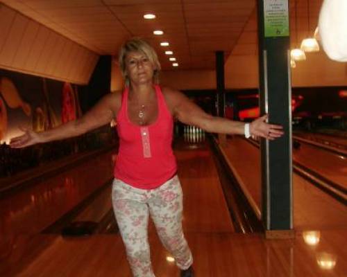 Lili..... que jugadora !!!.... IDOLA :Encuentro Grupal BOWLING Y POOL EN CAPITAL