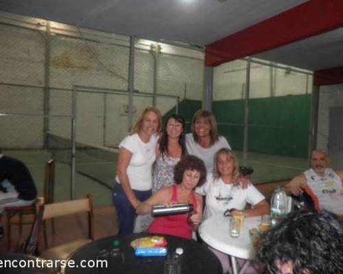 Esta foto da muestra que lo pasaron re bien !!!! :Encuentro Grupal ** Jugamos al Padel ?? **