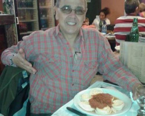 El organizador, discreto con un plato bien equipado.. Saliste lindo Marce!! :Encuentro Grupal Puerto de Frutos - Tigre