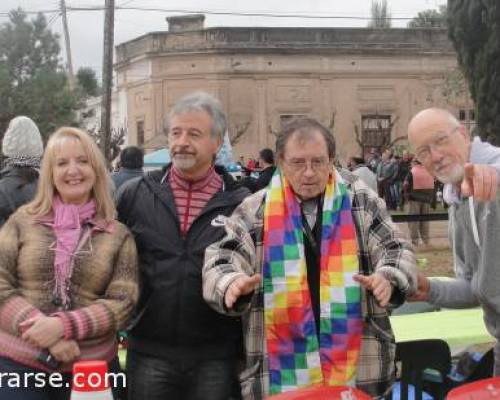 cada uno mirando para un lado distinto jajaja :Encuentro Grupal FIESTA NACIONAL DEL LOCRO Y LA EMPANADA