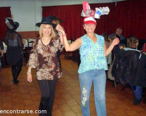 13717 143 FIESTA DEL SOMBRERO, DE LA GORRA, DE LA BOINA O DE LO QUE QUIERAS PONERTE EN LA CABEZA.....