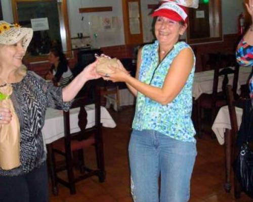 13717 75 FIESTA DEL SOMBRERO, DE LA GORRA, DE LA BOINA O DE LO QUE QUIERAS PONERTE EN LA CABEZA.....