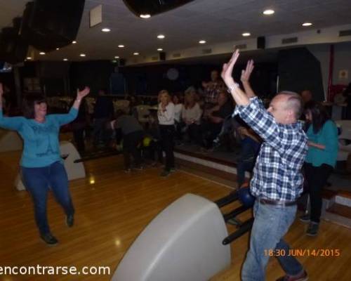 Gracias Pablitus!!! justo me pescaron despues de un medio strike... cada tanto :Encuentro Grupal Venite a jugar Bowling, a pasarla de diez!!!