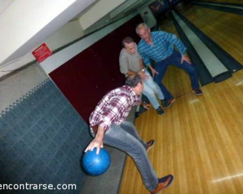 13899 32 Por la Amistad, porque la pasamos rebien y la vida es linda compartida con gente linda A FESTEJAR EL DIA DEL AMIGO Jugando BOWLING