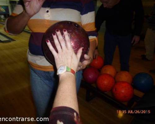 13899 46 Por la Amistad, porque la pasamos rebien y la vida es linda compartida con gente linda A FESTEJAR EL DIA DEL AMIGO Jugando BOWLING