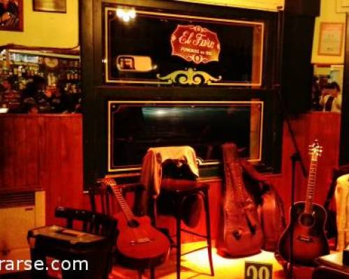 13906 15 ALFREDO PIRÓ CANTA EN EL BAR NOTABLE EL FARO DE VILLA URQUIZA