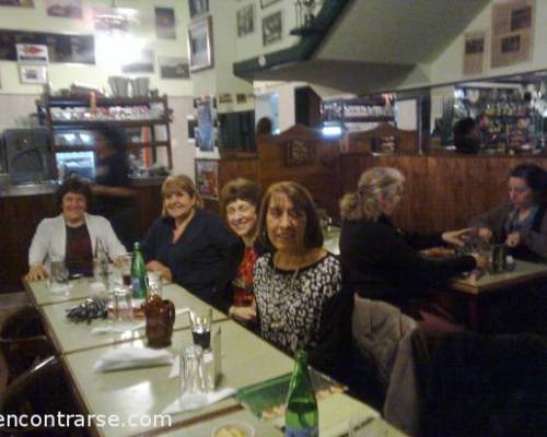 13906 20 ALFREDO PIRÓ CANTA EN EL BAR NOTABLE EL FARO DE VILLA URQUIZA