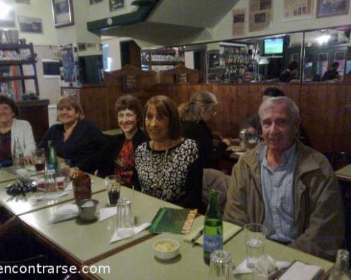 13906 21 ALFREDO PIRÓ CANTA EN EL BAR NOTABLE EL FARO DE VILLA URQUIZA