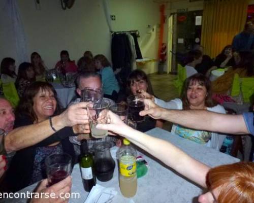 chin chin Amigos !!!! :Encuentro Grupal KARAOKE CON PIZZA Y CANILLA LIBRE EN PUERTO PIRATA!!!