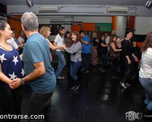 14089 23 " Clase de bachata y salsa en La Salsera " 